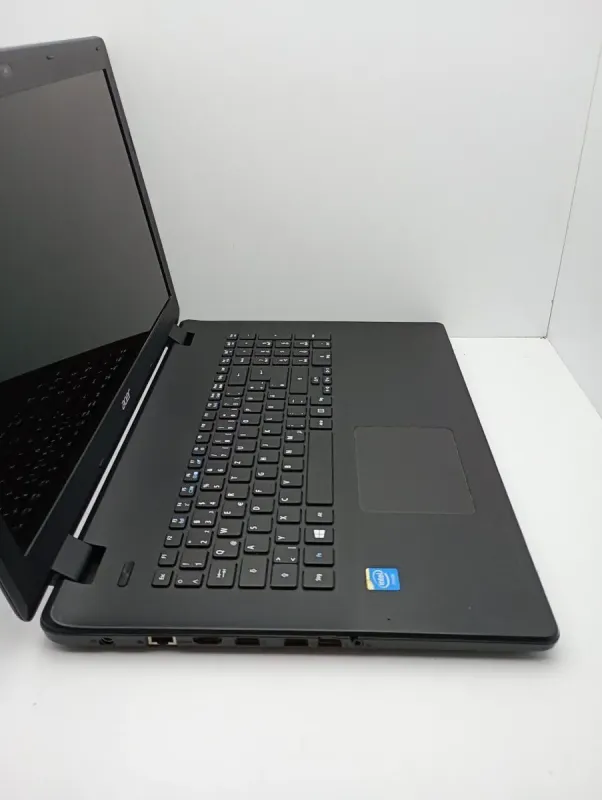 Ноутбук Acer ES1 / 15.6" (1366x768) TN / Intel Pentium N3530 (4 ядра по 2.16 - 2.58 GHz) / 4 GB DDR3 / 320 GB HDD / Intel HD Graphics / WebCam б/в - зображення 3