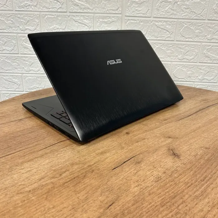 Ігровий ноутбук Asus FX502VM / 15.6" (1920x1080) TN / Intel Core i5-6300HQ (4 ядра по 2.3 - 3.2 GHz) / 16 GB DDR4 / 128 GB SSD M.2 + 1000 GB HDD / nVidia GeForce GTX 1060, 3 GB GDDR5, 192-bit / WebCam б/в - зображення 6