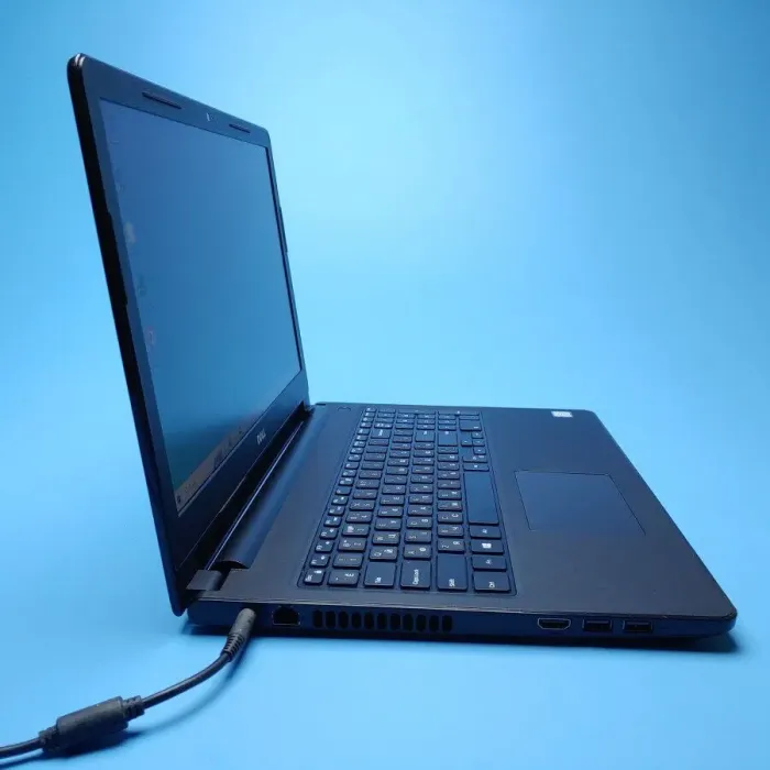 Ноутбук Б-клас Dell Inspiron 15-3567 / 15.6" (1366x768) TN / Intel Core i3-7130U (2 (4) ядра по 2.7 GHz) / 8 GB DDR4 / 512 GB SSD / Intel HD Graphics 620 / WebCam / Win 10 Home б/в - зображення 4