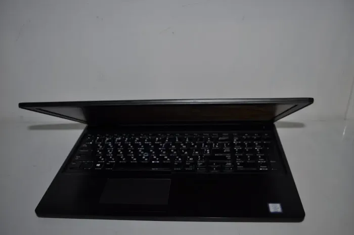 Ультрабук Dell Latitude 5590 / 15.6" (1920x1080) IPS / Intel Core i5-7300U (2 (4) ядра по 2.6 - 3.5 GHz) / 16 GB DDR4 / 256 GB SSD / Intel UHD Graphics 620 / WebCam / Windows 11 Pro б/в - зображення 12