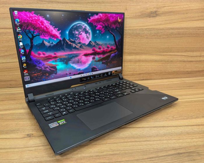 Ігровий ноутбук Asus ROG Strix G733Q / 17,3" (1920x1080) IPS / AMD Ryzen 9 5900HX (8 (16) ядер по 3,3 - 4,6 ГГц) / 32 ГБ DDR4 / 1000 ГБ SSD / nVidia GeForce RTX 3080, 8 ГБ GDDR6, 256-bit / Windows 11 б/в - зображення 4