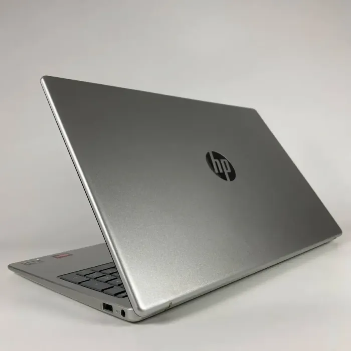 Ультрабук Б-клас HP Laptop 15-fc0102nr / 15.6" (1920x1080) IPS / AMD Ryzen 5 5625U (6 (12) ядер по 2.3 - 4.3 GHz) / 16 GB DDR4 / 256 GB SSD / AMD Radeon Vega 7 Graphics / WebCam / HDMI б/в - зображення 6