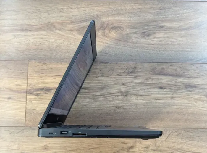 Ультрабук Dell Latitude 5480 / 14" (1366x768) TN / Intel Core i5-7300HQ (4 ядра по 2.5 - 3.5 GHz) / 8 GB DDR4 / 256 GB SSD / Intel HD Graphics 630 / WebCam б/в - зображення 3