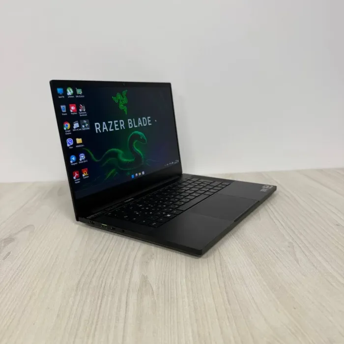 Ігровий ноутбук Razer Blade 14 RZ09-0370 / 14" (2560x1440) IPS / AMD Ryzen 9 5900HX (8 (16) ядер по 3.3 - 4.6 GHz) / 16 GB DDR4 / 1000 GB SSD NVMe / nVidia GeForce RTX 3080, 8 GB GDDR6, 256-bit / WebCam б/в - зображення 4