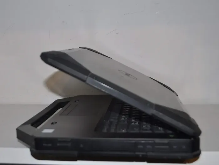 Захищений ноутбук Б-клас Dell Latitude 5414 Rugged / 14" (1366x768) TN / Intel Core i5-6300U (2 (4) ядра по 2.4 - 3.0 GHz) / 8 GB DDR4 / 240 GB SSD / Intel HD Graphics 520 / Windows 11 Pro б/в - зображення 7