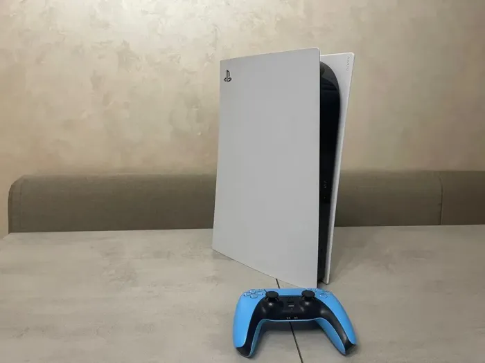 Ігрова консоль Sony Playstation PS5 CFI-1015B / AMD Ryzen Zen 2 Custom (8 ядер по 3.5 GHz) / 16 GB GDDR6 / 825 GB SSD / AMD Radeon RDNA 2, 16 GB GDDR6, 256-bit / Wi-Fi б/в - зображення 5