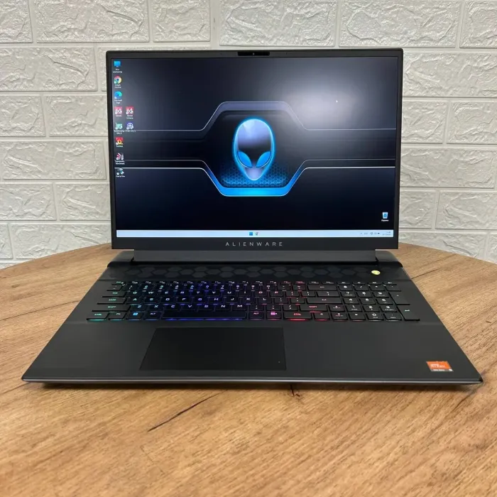 Ігровий ноутбук Б-клас Dell Alienware m18 / 18" (1920x1200) IPS / AMD Ryzen 9 7945HX (16 (32) ядер по 2.5 - 5.4 GHz) / 32 GB DDR5 / 1000 GB SSD / AMD Radeon RX 7900M, 16 GB GDDR6, 256-bit / WebCam б/в - зображення 2