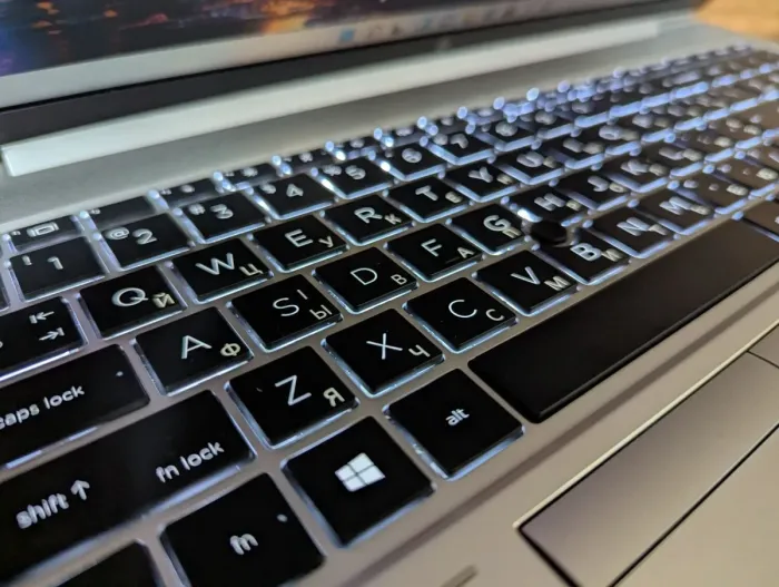 Ультрабук Б-клас HP EliteBook 850 G8 / 15.6" (1920x1080) IPS / Intel Core i7-1185G7 (4 (8) ядра по 3.0 - 4.8 GHz) / 16 GB DDR4 / 512 GB SSD / Intel Iris Xe Graphics / WebCam / TouchID / Windows 11 б/в - зображення 8