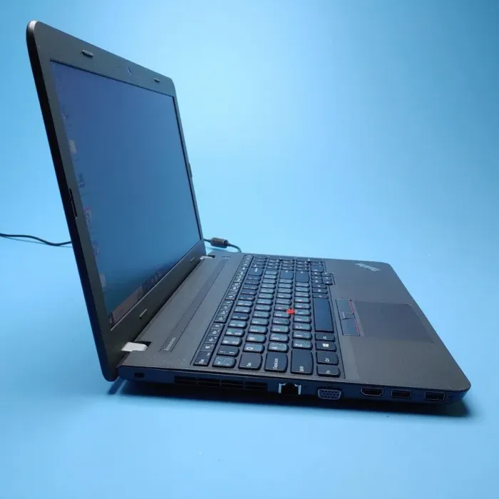 Ноутбук Lenovo ThinkPad E565 / 15.6" (1366x768) TN / AMD A6-8500P (2 ядра по 1.6-3 GHz) / 4 GB DDR3 / 250 GB SSD / AMD Radeon R5 Graphics / WebCam / DVD-ROM / Win 10 Pro б/в - зображення 4