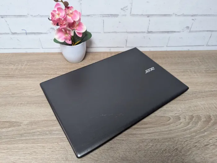 Ноутбук Б-клас Acer Aspire E 15 / 15.6" (1366x768) TN / AMD A10-9600P (4 ядра по 2.4 - 3.3 GHz) / 16 GB DDR3 / 256 GB SSD / AMD Radeon R7 M340, 1 GB GDDR3, 64-bit / WebCam б/в - зображення 8