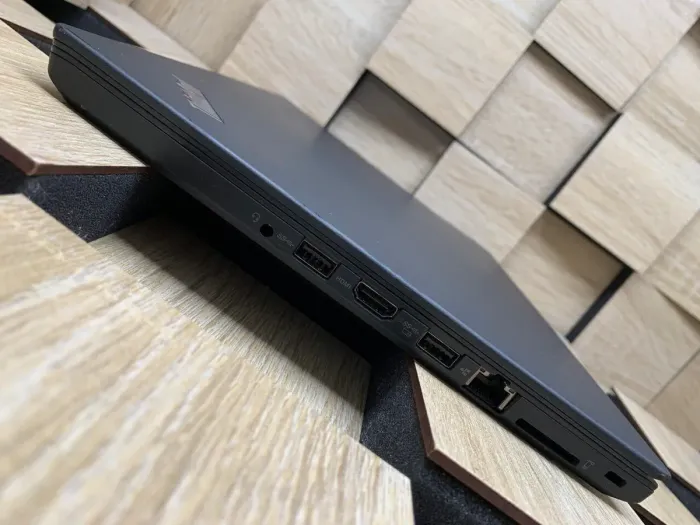 Ноутбук Б-клас Lenovo ThinkPad T470 / 14" (1920x1080) IPS / Intel Core i5-7200U (2 (4) ядра по 2.5 - 3.1 GHz) / 8 GB DDR4 / 256 GB SSD / Intel HD Graphics 620 / WebCam б/в - зображення 7