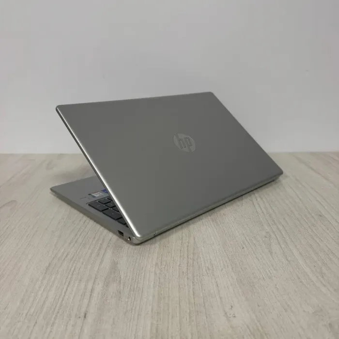 Ультрабук Б-клас HP 15-fd0182wm / 15.6" (1920x1080) IPS / Intel Core i7-1355U (10 (12) ядер по 3.7 - 5.0 GHz) / 16 GB DDR4 / 1000 GB SSD / Intel Iris Xe Graphics / WebCam б/в - зображення 8