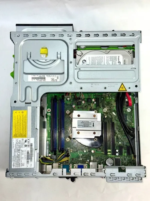 Комп'ютер Fujitsu Esprimo E720 E85 SFF / Intel Core i3-4130 (2 (4) ядра по 3.4 GHz) / 8 GB DDR3 / 120 GB SSD + 500 GB HDD / Intel HD Graphics 4400 / DVD-ROM б/в - зображення 4