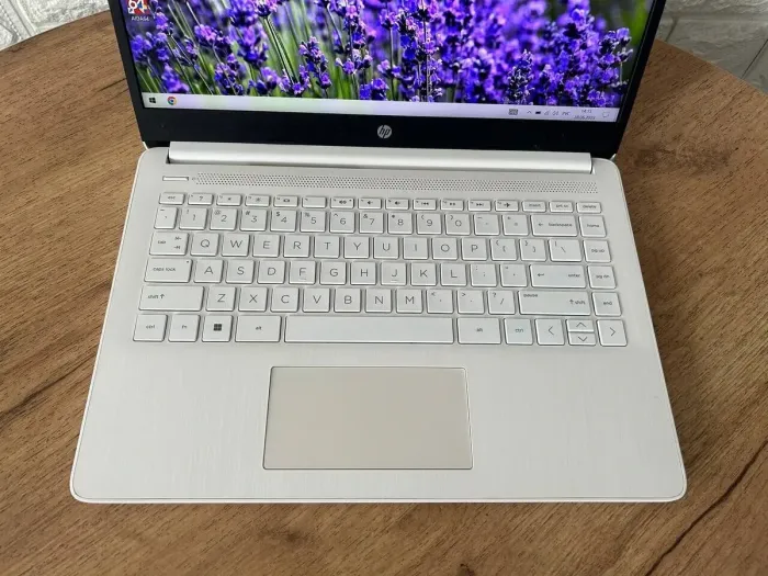 Ультрабук Б-класс HP 14-dq0002dx White / 14" (1920x1080) IPS / Intel Celeron N4020 (2 ядра по 1.1 - 2.8 GHz) / 4 GB DDR4 / 64 GB eMMC / Intel UHD Graphics 600 / WebCam / HDMI б/в - зображення 3