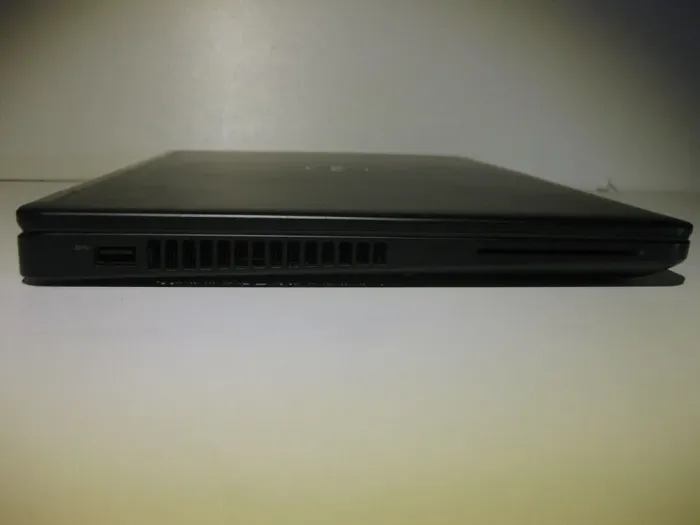 Ноутбук Б-клас Dell Latitude E5470 / 14" (1366x768) TN / Intel Core i3-6100U (2 (4) ядра по 2.3 GHz) / 8 GB DDR4 / 240 GB SSD / Intel HD Graphics 520 / WebCam б/в - зображення 6