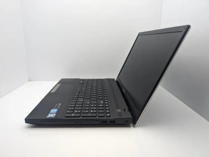 Ноутбук Samsung NP300V5A / 15.6" (1366x768) TN / Intel Core i3-2350M (2 (4) ядра по 2.3 GHz) / 6 GB DDR3 / 1000 GB HDD / nVidia GeForce GT 520MX, 1GB DDR3, 64-bit / WebCam б/в - зображення 6