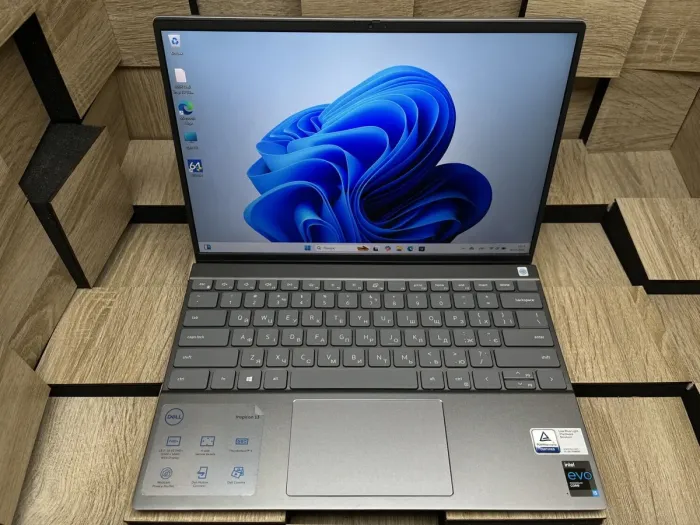 Ультрабук Б-клас Dell Inspiron 13 5310 / 13.3" (1920x1200) IPS / Intel Core i5-11320H (4 (8) ядра по 3.2 - 4.5 GHz) / 16 GB DDR4 / 512 GB SSD M.2 / Intel Iris Xe Graphics / WebCam б/в - зображення 2