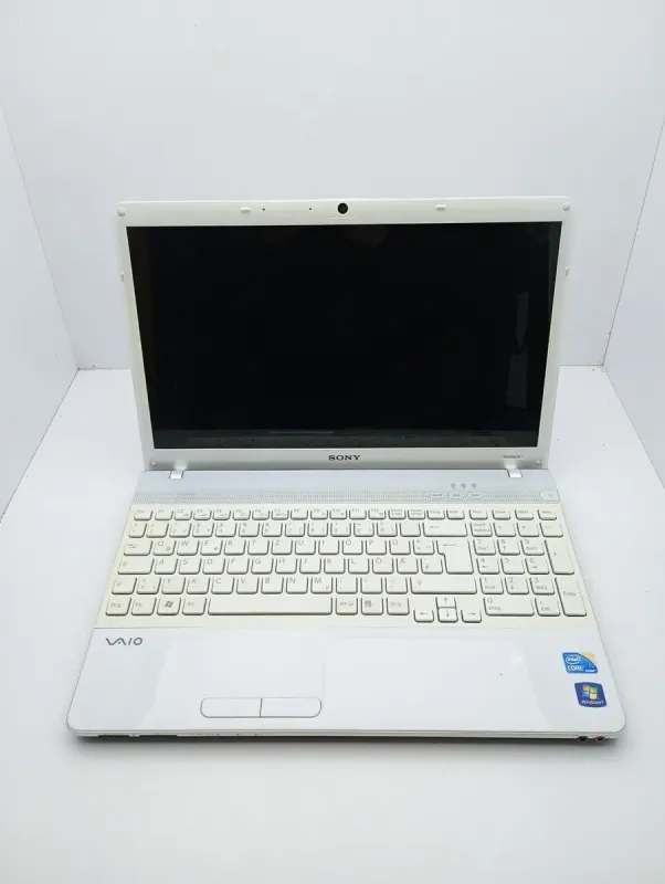 Ноутбук Sony VPC156 / 15.6" (1366x768) TN / Intel Core i3-350M (2 (4) ядра по 2.26 GHz) / 6 GB DDR3 / 320 GB HDD / Intel HD Graphics / WebCam б/в - зображення 2