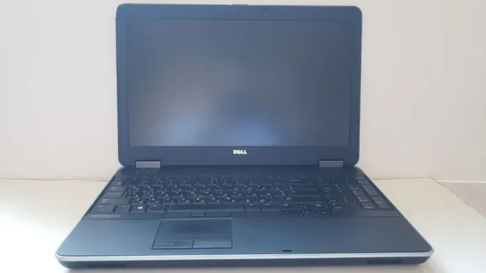 Ігровий ноутбук Б-клас Dell Latitude E6540 / 15.6" (1920x1080) IPS / Intel Core i7-4610M (2 (4) ядра по 3.0 - 3.7 GHz) / 8 GB DDR3 / 256 GB SSD + 500 GB HDD / AMD Radeon HD 8790M, 2 GB GDDR5, 128-bit / WebCam б/в - зображення 2