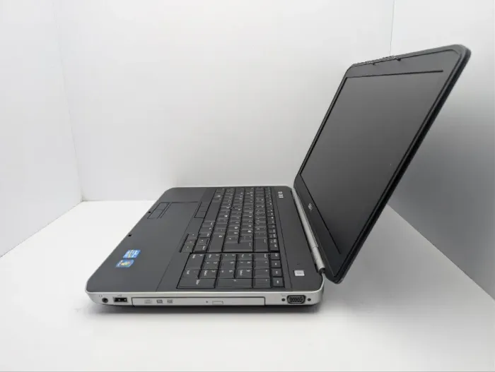 Ноутбук Dell Latitude E5520 / 15.6" (1366x768) TN / Intel Core i3-2330M (2 (4) ядра по 2.2 GHz) / 6 GB DDR3 / 320 GB HDD / Intel HD Graphics 3000 / DVD-ROM б/в - зображення 5