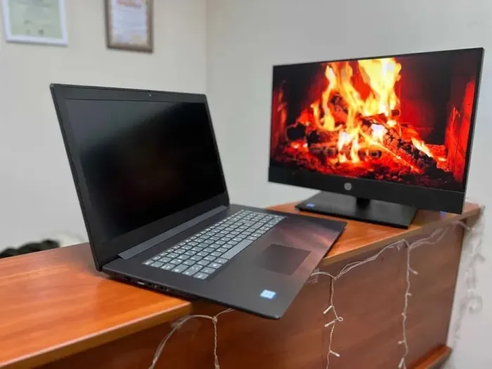 Ноутбук Lenovo V340-17IWL / 17.3" (1920x1080) IPS / Intel Core i5-8265U (4 (8) ядра по 1.6 - 3.9 GHz) / 8 GB DDR4 / 256 GB SSD M.2 / Intel UHD Graphics / WebCam / Windows 10 б/в - зображення 8