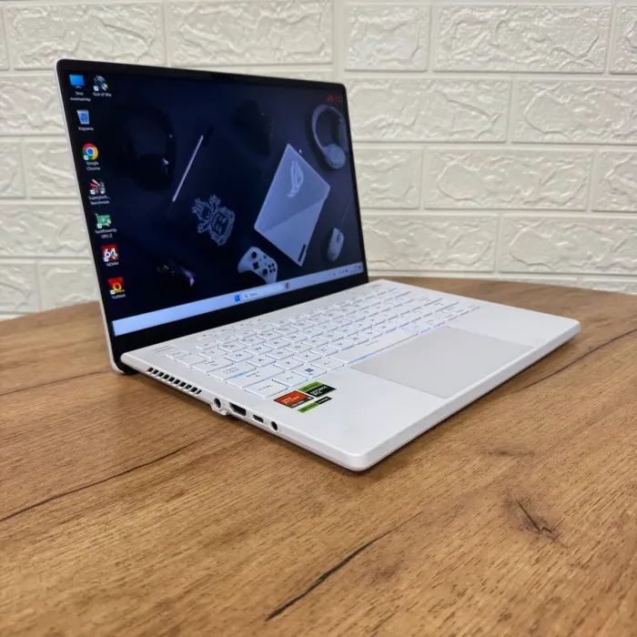 Ігровий ультрабук Б-клас Asus ROG Zephyrus G14 GA402XV / 14" (2560x1600) IPS / AMD Ryzen 9 7940HS (8 (16) ядер по 4.0 - 5.2 GHz) / 16 GB DDR5 / 512 GB SSD / nVidia GeForce RTX 4060, 8 GB GDDR6, 128-bit / WebCam б/в - зображення 4