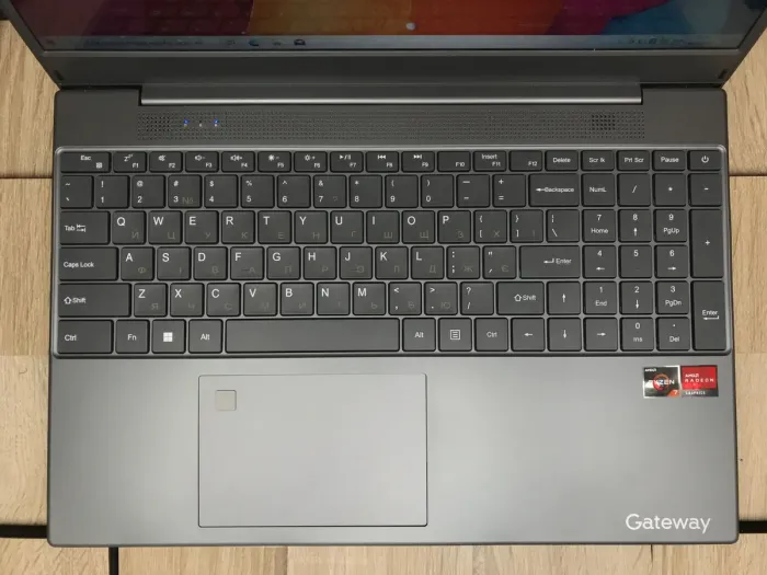 Ультрабук Gatewey GWNR 71539-BK / 15.6" (1920x1080) IPS / AMD Ryzen 7 3700U (4 (8) ядра по 2.3 - 4.0 GHz) / 16 GB DDR4 / 256 GB SSD / AMD Radeon RX Vega 10 Graphics / WebCam б/в - зображення 3