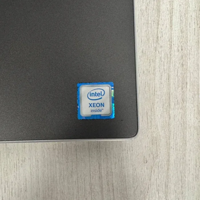 Мобільна робоча станція Dell Precision 7540 / 15,6" (1920x1080) IPS / Intel Xeon E-2276M (6 (12) ядер по 2,8 - 4,7 ГГц) / 16 ГБ DDR4 / 256 ГБ SSD / nVidia Quadro T2000, 4 ГБ GDDR5, 128-біт / WebCam б/в - зображення 4