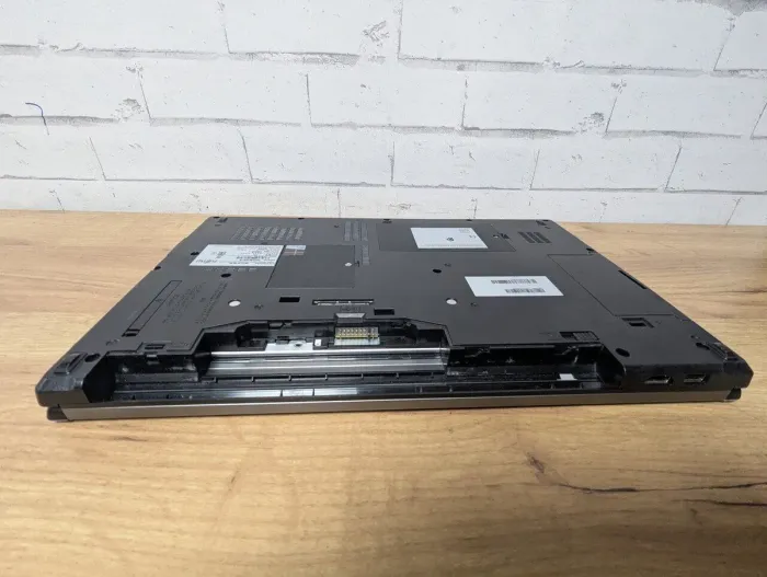 Ноутбук Б-клас Fujitsu LifeBook E756 / 15.6'' (1366x768) TN / Intel Core i5-6300U (2 (4) ядра по 2.4 - 3.0 GHz) / 8 GB DDR4 / 128 GB SSD / Intel HD Graphics 520 / WebCam / Без АКБ б/в - зображення 10