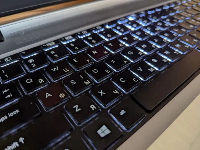 Ноутбук HP ProBook 450 G3 / 15.6" (1366x768) TN / Intel Core i5-6200U (2 (4) ядра по 2.3 - 2.8 GHz) / 8 GB DDR3 / 240 GB SSD / HD Graphics 520 / WebCam / Fingerprint / Windows 10 б/в - зображення 6