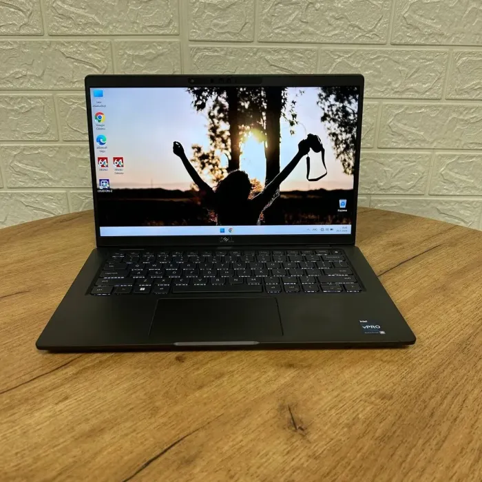 Ноутбук Б-клас Dell Latitude 7430 / 14" (1920x1080) IPS / Intel Core i5-1245U (10 (12) ядер по 3.3 - 4.4 GHz) / 16 GB DDR4 / 512 GB SSD NVMe / Intel Iris Xe Graphics / WebCam б/в - зображення 2