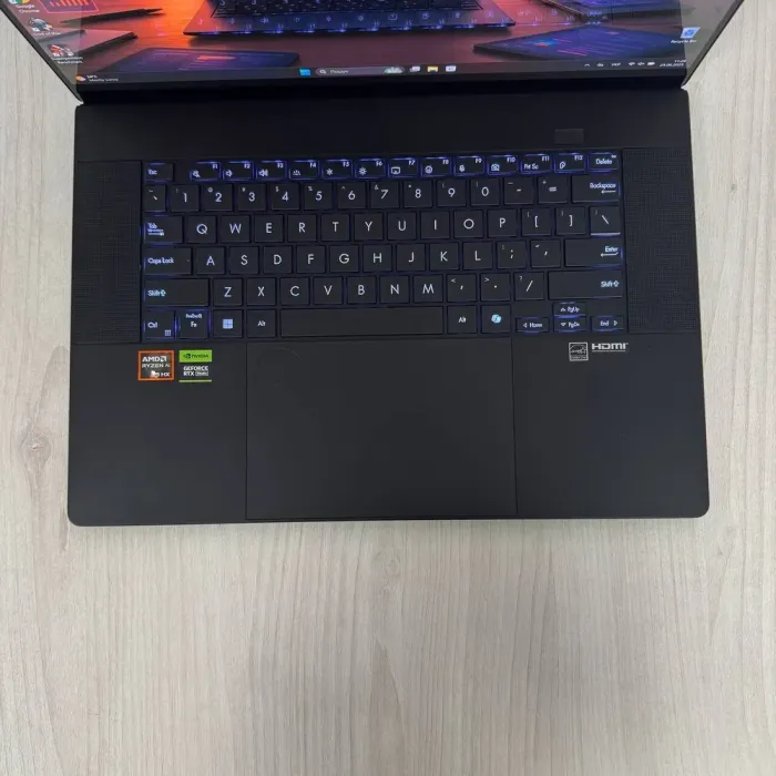 Ігровий ноутбук Б-клас Asus ProArt Studiobook P16 H7606WV / 16" (3840x2400) OLED Touch / AMD Ryzen AI 9 HX 370 (12 (24) ядер по 2.0 - 5.1 GHz) / 32 GB DDR5 / 1000 GB SSD NVMe / nVidia GeForce RTX 4060, 8 GB GDDR6, 128-bit б/в - зображення 7