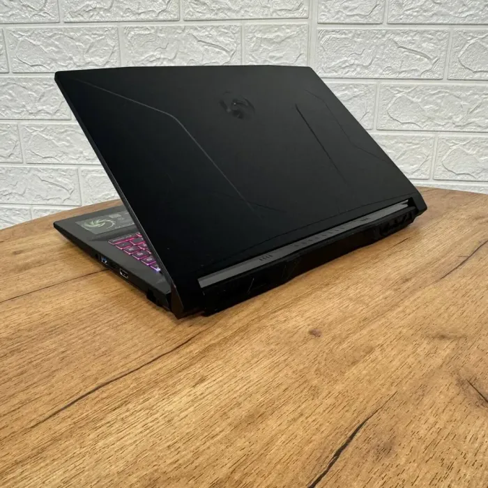 Ігровий ноутбук MSI Bravo 15 C7VFK / 15.6" (1920x1080) IPS / AMD Ryzen 7 7735HS (8 (16) ядер по 3.2 - 4.75 GHz) / 16 GB DDR5 / 1000 GB SSD NVMe / nVidia GeForce RTX 4060, 8 GB GDDR6, 128-bit / WebCam б/в - зображення 6