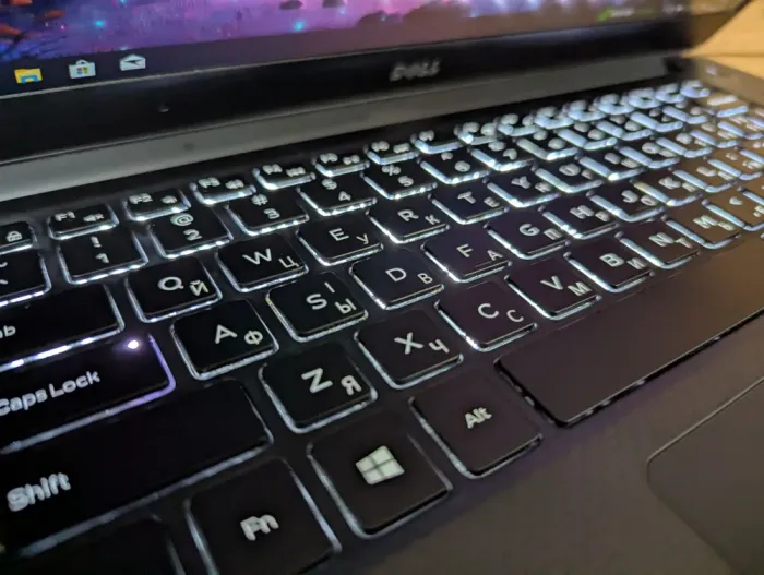 Ноутбук Б-клас Dell XPS 15 9550 / 15.6" (1920x1080) IPS / Intel Core i7-6700HQ (4 (8) ядра по 2.6 - 3.5 GHz) / 8 GB DDR4 / 256 GB SSD / nVidia GeForce GTX 960M, 2 GB GDDR5, 128-bit / HDMI / Windows 10 б/в - зображення 6