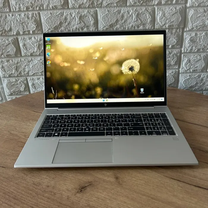 Ультрабук Б-клас HP EliteBook 850 G8 / 15.6" (1920x1080) IPS / Intel Core i7-1185G7 (4 (8) ядра по 3.0 - 4.8 GHz) / 16 GB DDR4 / 256 GB SSD / Intel Iris Xe Graphics / WebCam б/в - зображення 2