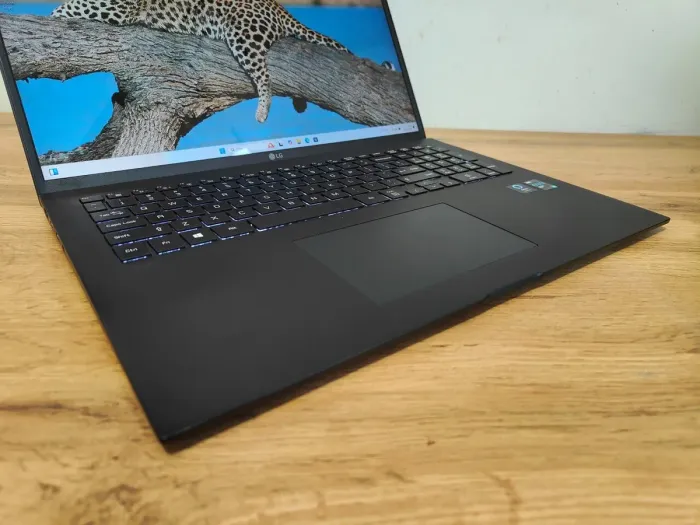 Ультрабук Б-клас LG Gram 17Z95P / 17" (2560x1600) IPS / Intel Core i7-1195G7 (4 (8) ядра по 1.3 - 5.0 GHz) / 16 GB DDR4 / 1000 GB SSD + 1000 GB SSD / Intel Iris Xe Graphics / WebCam / Windows 11 Home б/в - зображення 6