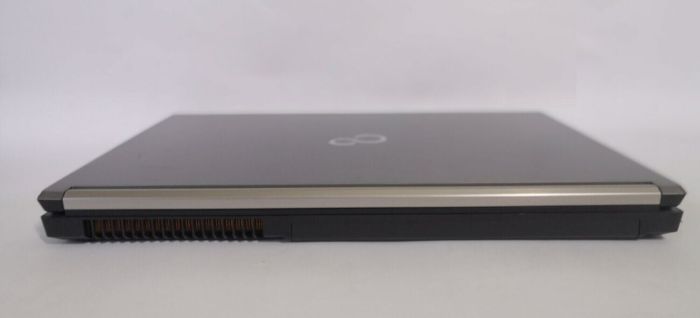 Мобільна робоча станція Fujitsu Celsius H760 / 15.6" (1920x1080) IPS / Intel Core i5-6440HQ (4 ядра по 2.6 - 3.5 GHz) / 16 GB DDR4 / 256 GB SSD / nVidia Quadro M600M, 2 GB GDDR5, 128-bit / WebCam / Win 10 Pro б/в - зображення 3