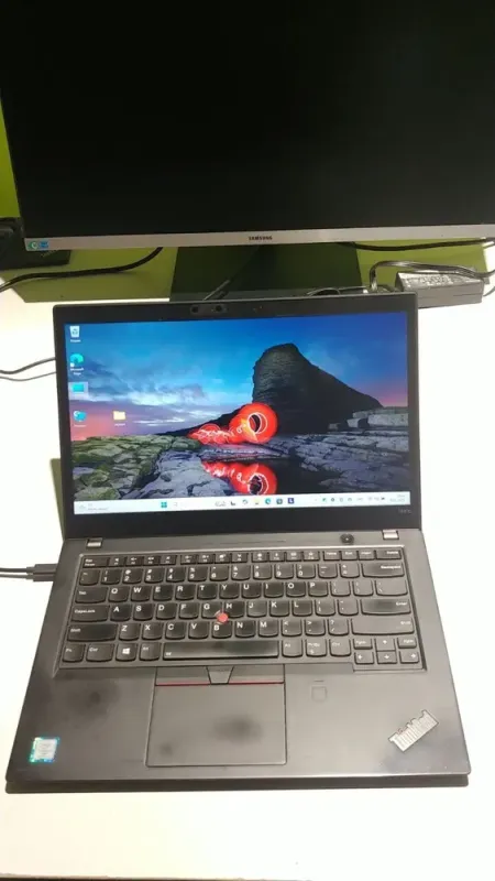 Ультрабук Б-клас Lenovo ThinkPad T480s / 14" (2560x1440) IPS / Intel Core i7-8650U (4 (8) ядра по 1.9 - 4.2 GHz) / 16 GB DDR4 / 240 GB SSD / Intel UHD Graphics 620 / WebCam б/в - зображення 2