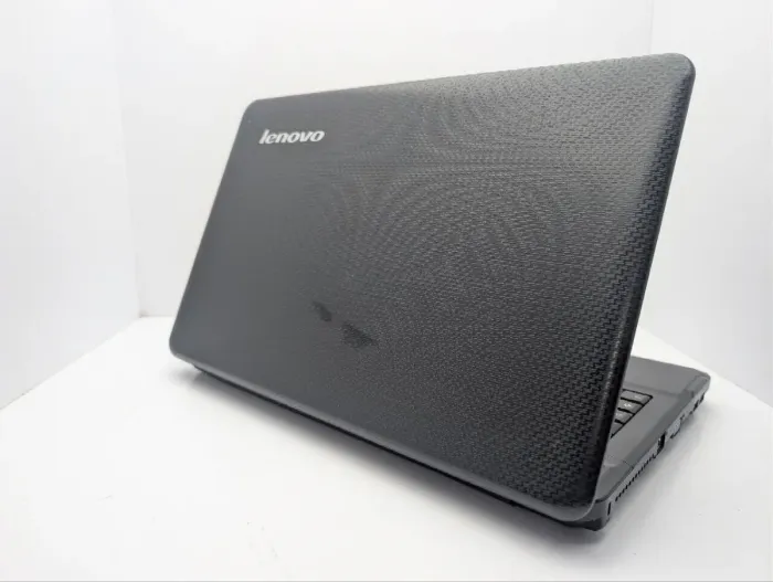 Ноутбук Lenovo G550 / 15,6" (1366x768) TN / Intel Pentium T4500 (2 ядра по 2,3 ГГц) / 4 ГБ DDR3 / 320 ГБ HDD / Intel Graphics / WebCam / DVD-ROM / АКБ не тримає заряд б/в - зображення 8
