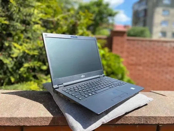 Ноутбук Fujitsu Lifebook E548 / 14" TN / Intel Core i3-7130U (2(4) ядра по 2.7GHz) / 8GB DDR4 / 128GB SSD / HD Graphics 620 / WebCam б/в - зображення 7