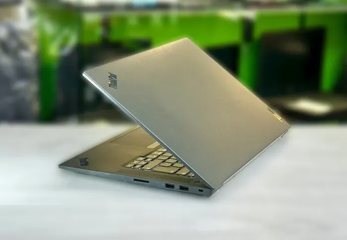 Ігровий ультрабук Б-клас Lenovo ThinkPad P1 Gen 6 / 16" (2560x1600) IPS / Intel Core i7-13700H (14 (20) ядер по 3.7 - 5.0 GHz) / 32 GB DDR5 / 1000 GB SSD M.2 / nVidia RTX 2000 Ada, 8 GB GDDR6, 128-bit / WebCam / Win 11 Pro б/в - зображення 6