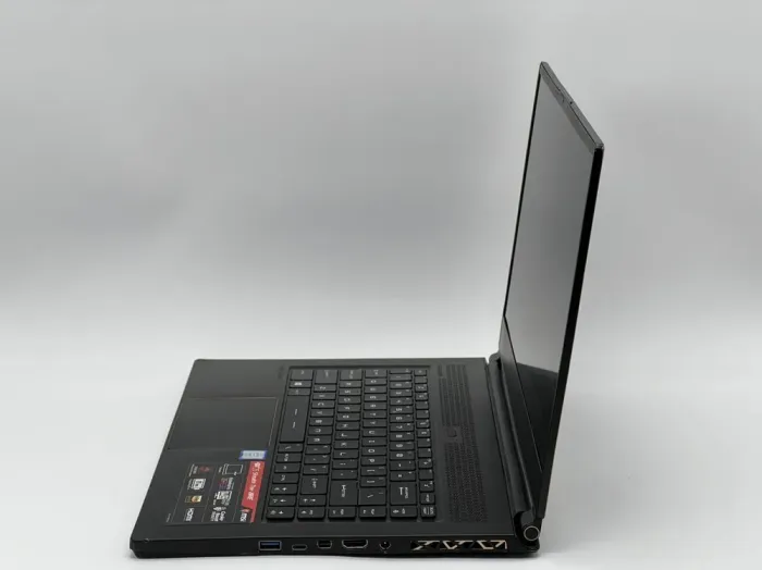 Ігровий ноутбук MSI GS65 Stealth Thin 8RE / 15.6" (1920x1080) IPS / Intel Core i7-8750H (6 (12) ядра по 2.2 - 4.1 GHz) / 16 GB DDR4 / 480 GB SSD / nVidia GeForce GTX 1060, 6 GB GDDR5, 192-bit / WebCam б/в - зображення 4