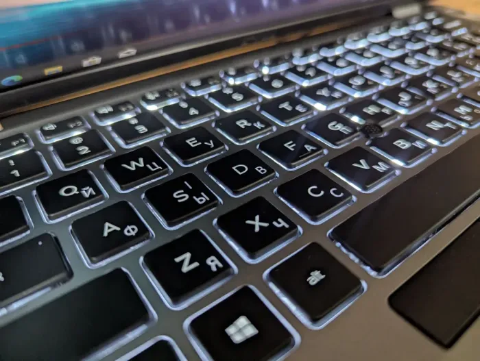 Ультрабук Dell Latitude 5411 / 14" (1920x1080) IPS / Intel Core i7-10850H (6 (12) ядер по 2.7 - 5.1 GHz) / 16 GB DDR4 / 256 GB SSD / Intel UHD Graphics / WebCam / Windows 10 б/в - зображення 6