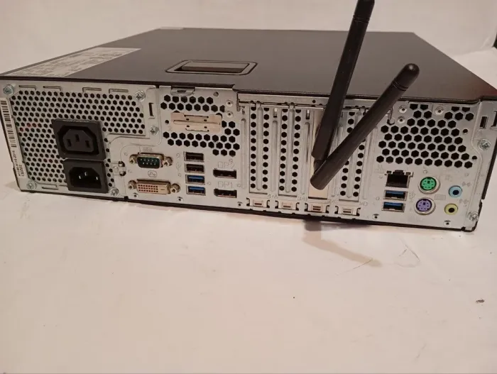 ПК Б-клас Fujitsu Esprimo D756 E90+ SFF / Intel Core i3-6100 (2 (4) ядра по 3.7 GHz) / 16 GB DDR4 / 500 GB HDD / Intel HD Graphics 530 / DVD-RW / WiFi б/в - зображення 4