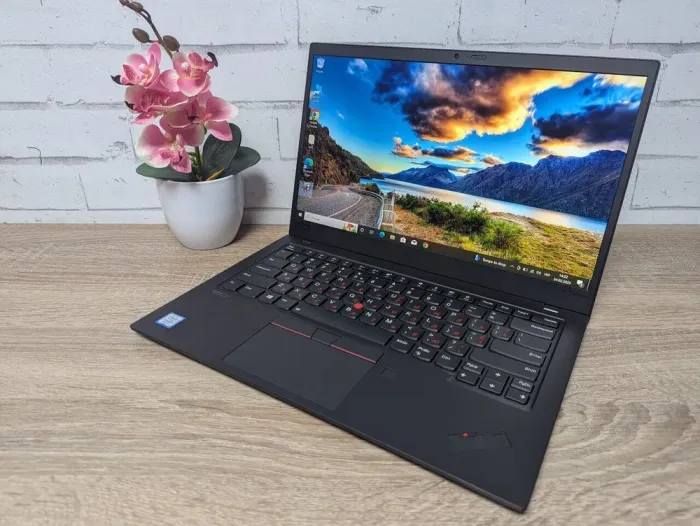 Ультрабук Lenovo ThinkPad X1 Carbon (7th Gen) / 14" (1920x1080) TN / Intel Core i7-8565U (4 (8) ядра по 1.8 - 4.6 GHz) / 16 GB DDR3 / 256 GB SSD / Intel UHD Graphics / WebCam б/в - зображення 4