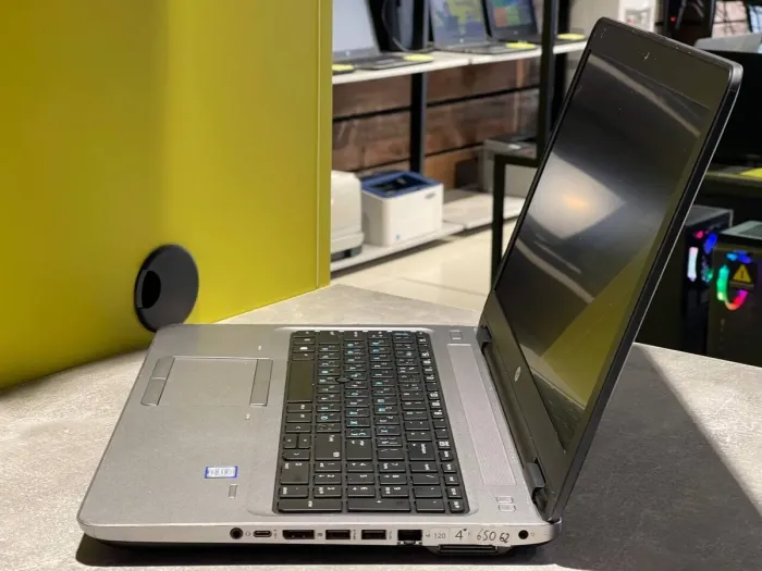 Ноутбук HP Probook 640 G2 / 14" (1366x768) TN / Intel Core i3-6006U (2 (4) ядра по 2.0 GHz) / 8 GB DDR4 / 480 GB SSD / Intel HD Graphics 520 / WebCam / 3G б/в - зображення 4