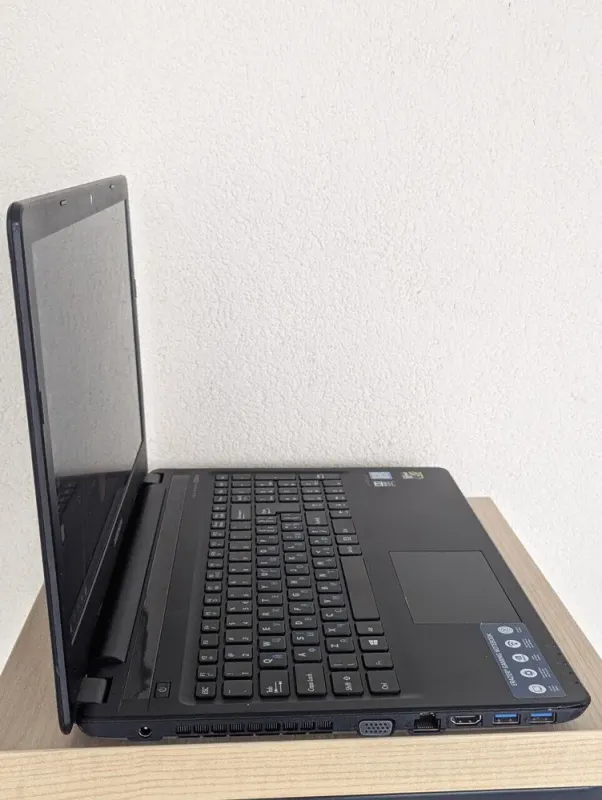 Ноутбук Б-клас Medion Akoya D15SHN / 15.6" (1920x1080) TN / Intel Core i7-6500U (2 (4) ядра по 2.5 - 3.1 GHz) / 16 GB DDR4 / 128 GB SSD + 1000 GB HDD / nVidia GeForce GTX 950M, 2 GB GDDR3, 128-bit / WebCam / DVD-ROM б/в - зображення 6