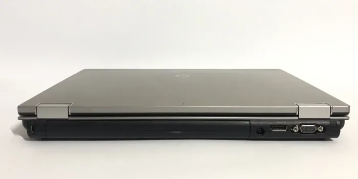 Ноутбук HP EliteBook 8440p / 14" (1366x768) TN / Intel Core i5-520M (2 (4) ядра по 2.4 - 2.93 GHz) / 4 GB DDR3 / 250 GB HDD / Intel HD Graphics 1500 / WebCam / DVD-ROM б/в - зображення 3