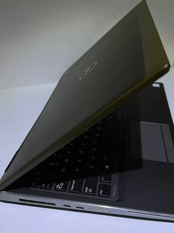 Мобільна робоча станція Б-клас Dell Precision 7540 / 15.6" (1920x1080) IPS / Intel Xeon E2276M (6 (12) ядер по 2.8 - 4.7 GHz) / 32 GB DDR4 / 512 GB SSD / nVidia Quadro T2000, 4 GB GDDR5, 128-bit / WebCam / Win 11 Pro б/в - зображення 6