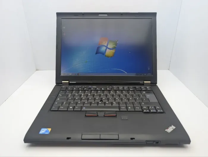 Ноутбук Lenovo ThinkPad T410 / 14" (1366x768) TN / Intel Core i5-540M (2 (4) ядра по 2.5 - 3.0 GHz) / 6 GB DDR3 / 250 GB HDD / Intel HD Graphics / DVD-ROM б/в - зображення 2